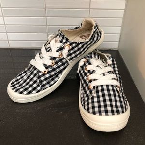 Roxy women’s canvas sneakers